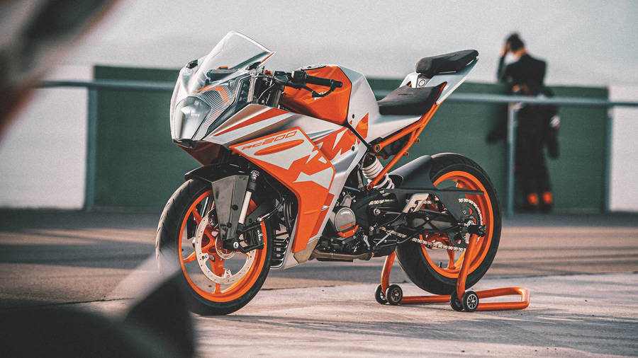 Ktm Rc 200 On Track Wallpaper