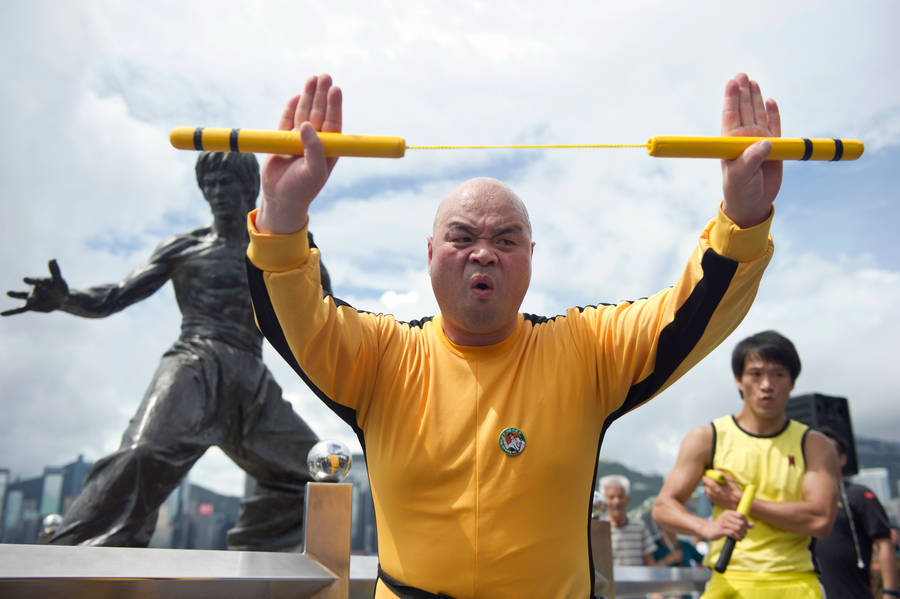 Kung Fu Bruce Lee Statue Hong Kong Wallpaper