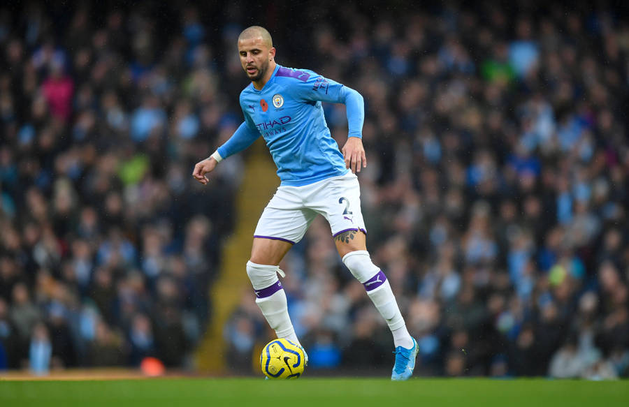 Kyle Walker Playing For Manchester City Wallpaper