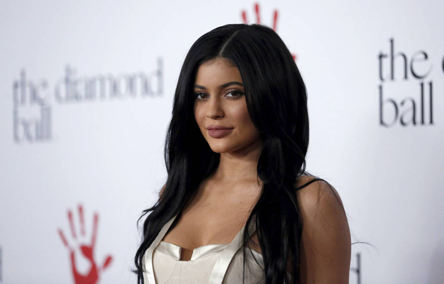 Kylie Jenner Diamond Ball Outfit Wallpaper