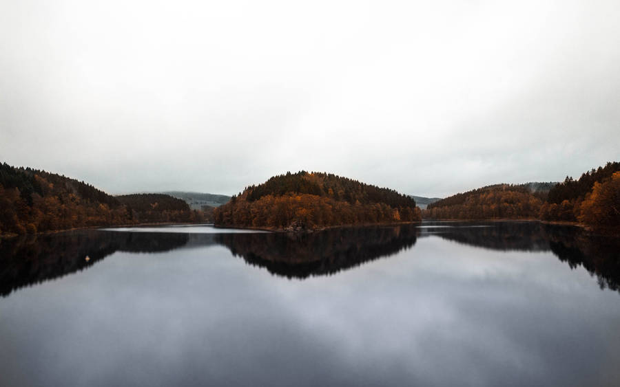 Lake View Sky Covered In Clouds Wallpaper