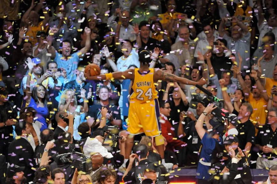 Lakers Hd Kobe Cheering With Crowd Wallpaper
