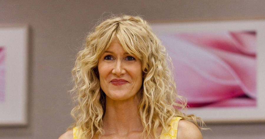 Laura Dern In Enlightened Tv Series Wallpaper