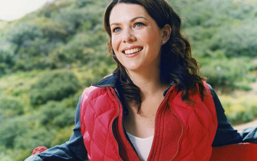 Lauren Graham In Woodland Settings Wallpaper