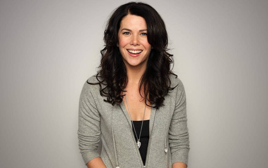 Lauren Graham Smiling Gloriously Wallpaper