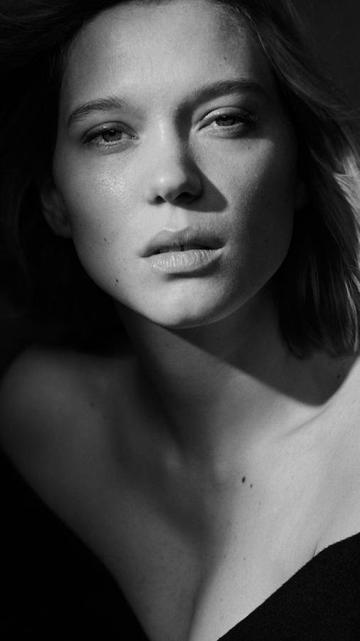 Lea Seydoux Classic Portrait Wallpaper