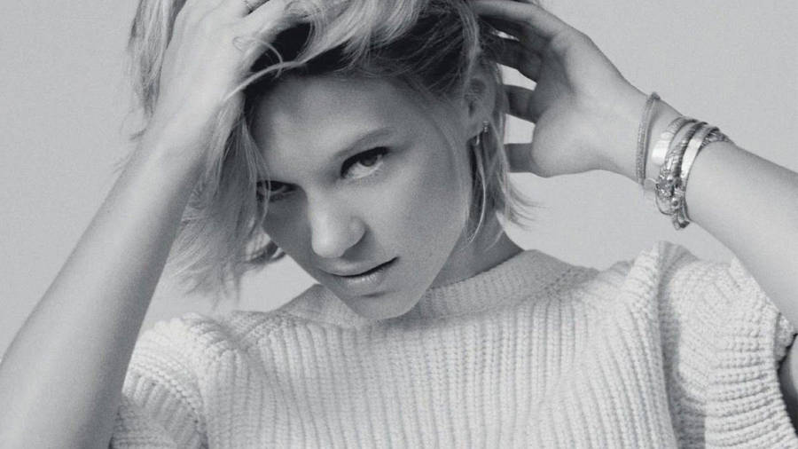 Lea Seydoux With Short Hair Wallpaper