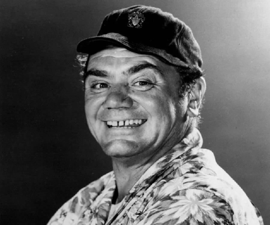 Legendary Actor Ernest Borgnine In A Casual Baseball Cap Wallpaper