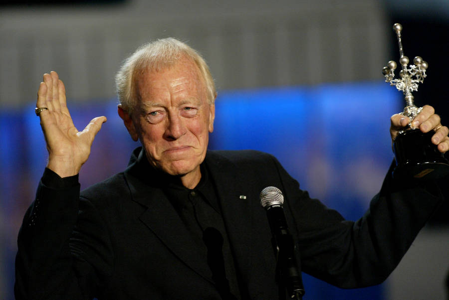 Legendary Actor Max Von Sydow With Donosti Award Wallpaper