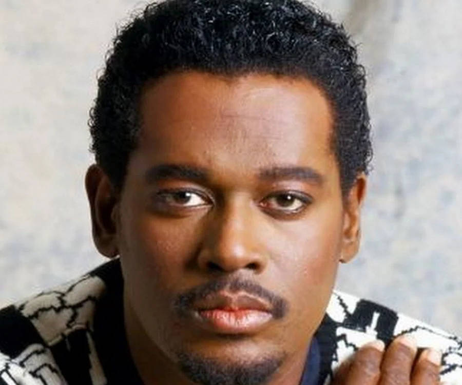 Legendary Record Producer Luther Vandross Wallpaper