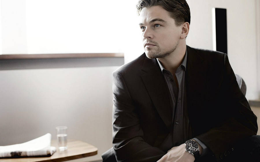 Leonardo Dicaprio Sleek Black Suit Wallpaper