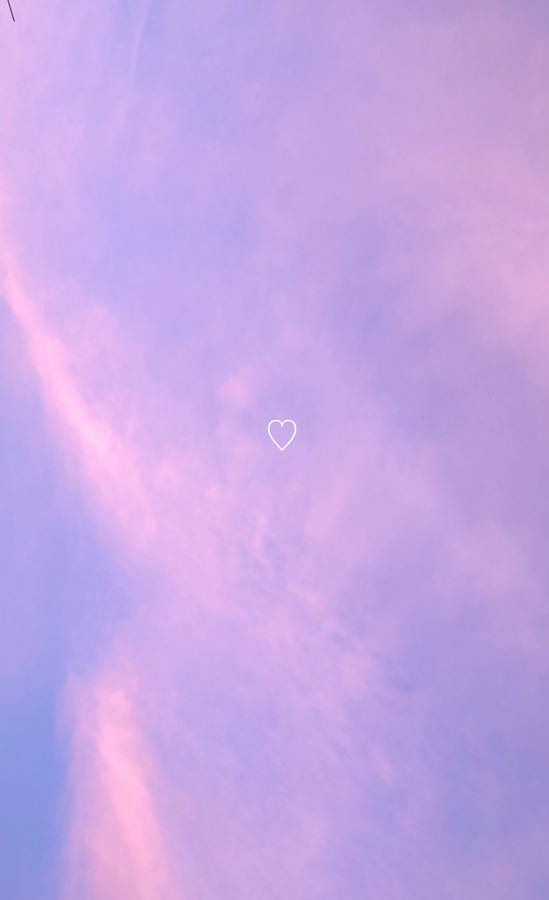 Light Purple Aesthetic Heart And Clouds Wallpaper