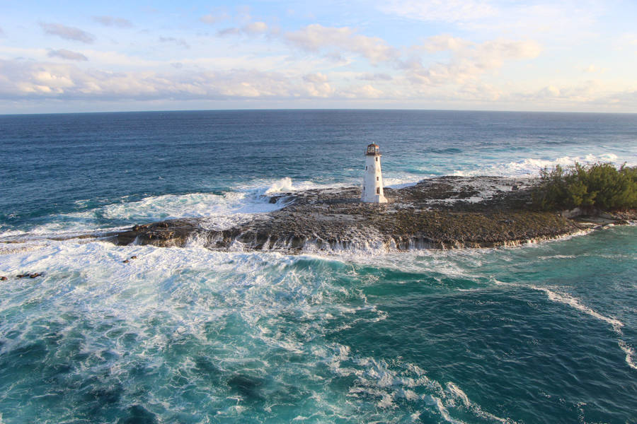 Lighthouse And Waves In Bahamas Wallpaper