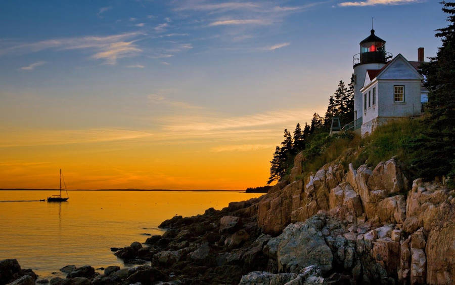 Lighthouse Overlooking Acadia National Park Wallpaper