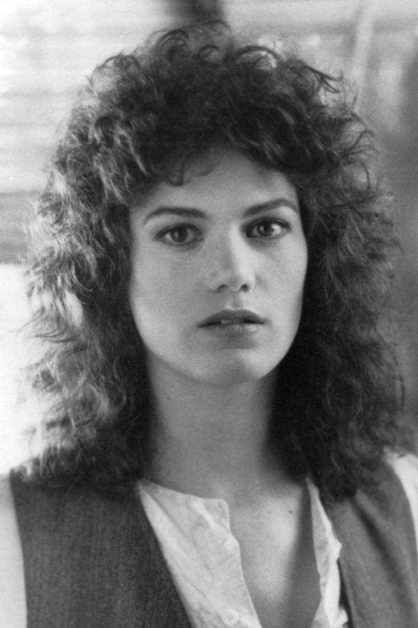 Linda Fiorentino Curly Kinky Hair Wallpaper