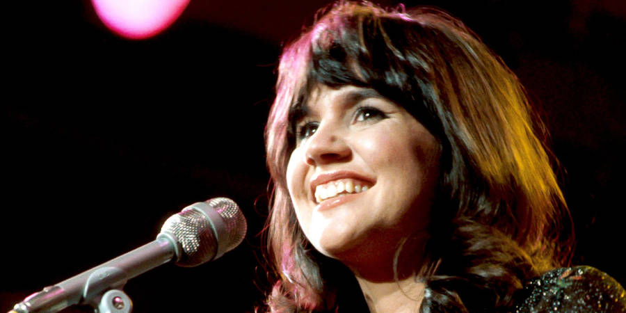 Linda Ronstadt Live Performance Wallpaper