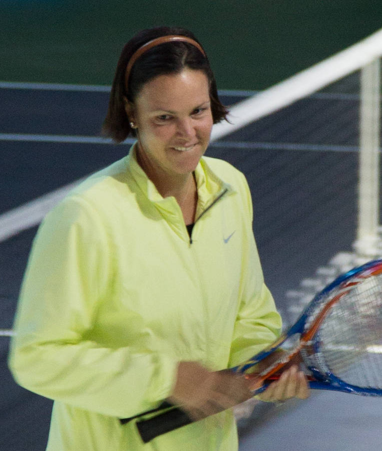 Lindsay Davenport In An Arresting Yellow Attire Wallpaper