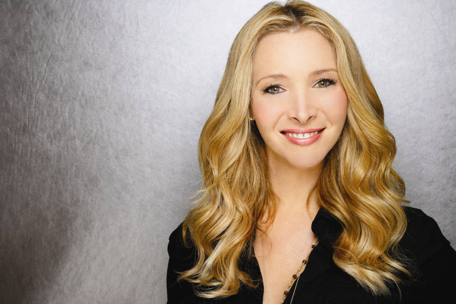 Lisa Kudrow Stunning Smile Wallpaper