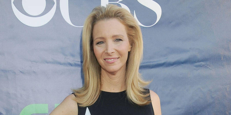 Lisa Kudrow Stylish Black Outfit Wallpaper