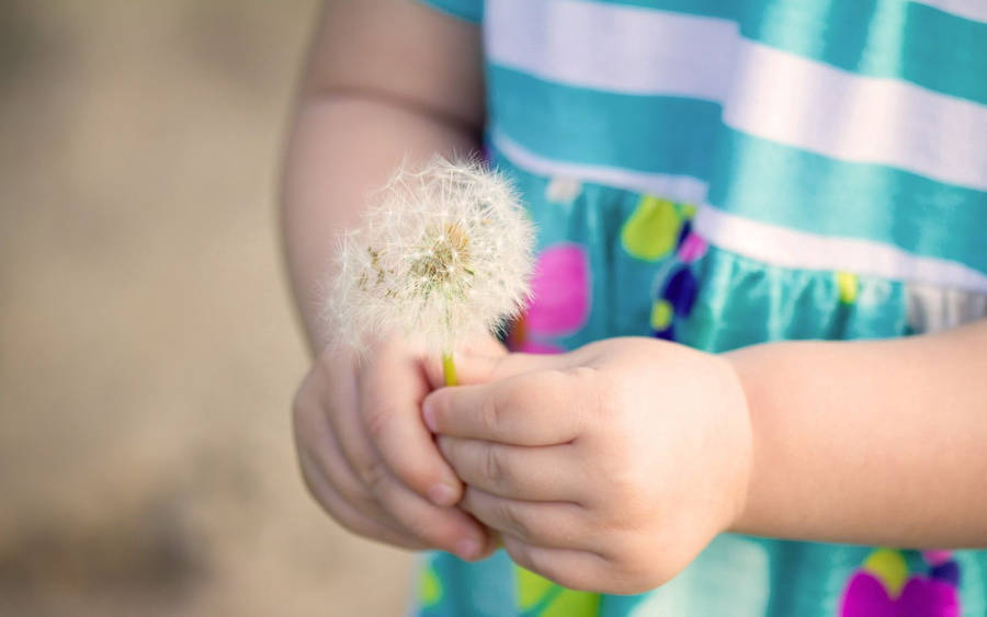 Little Girl Hands Wallpaper