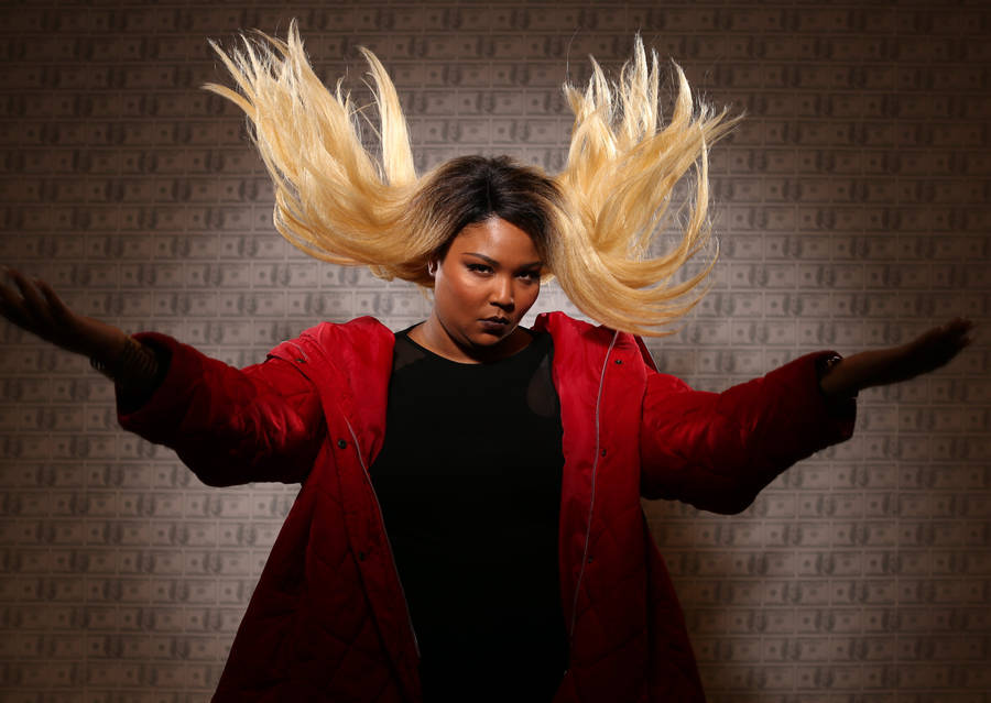 Lizzo Flipping Her Blonde Hair Wallpaper