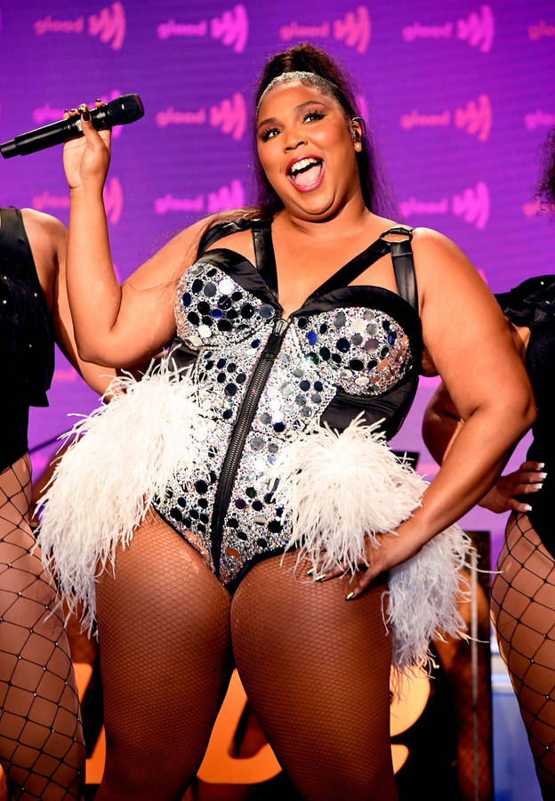 Lizzo In Onstage Glory Wallpaper