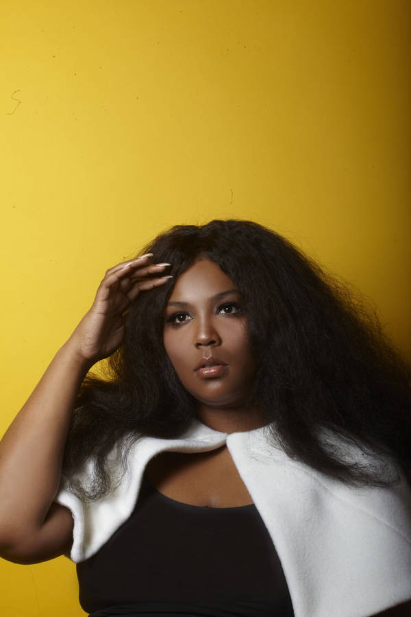 Lizzo Multi-talented Singer Wallpaper