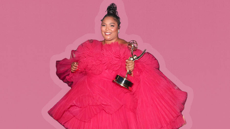 Lizzo Wearing Beautiful Magenta Frock Wallpaper