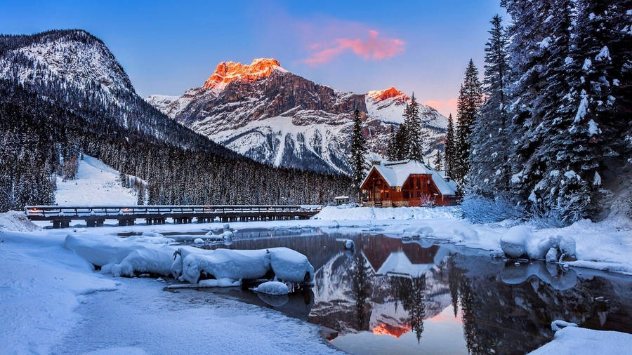 Lodge Winter Landscape Wallpaper