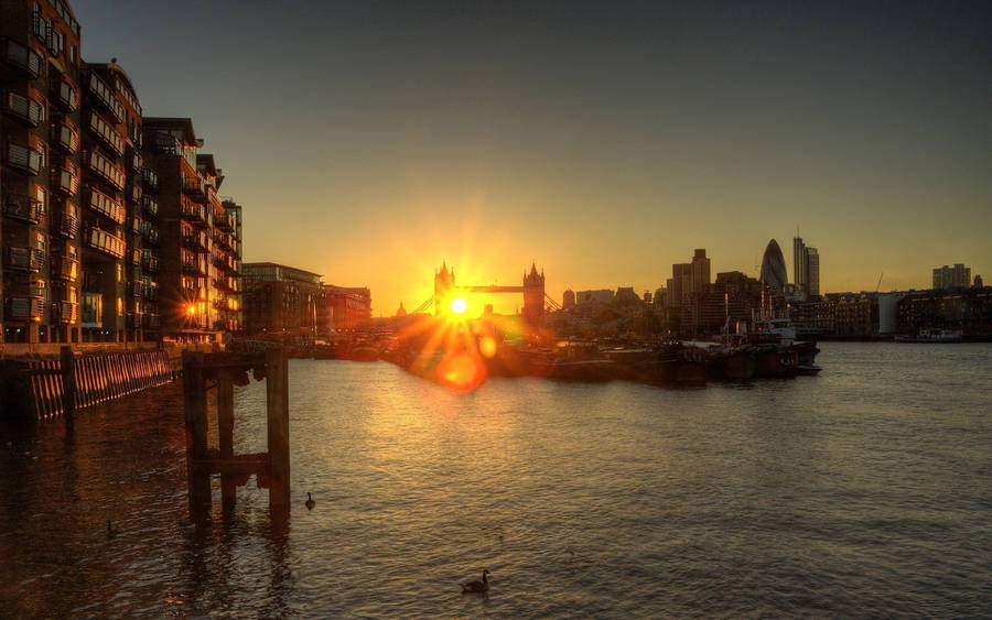 London Sunset In Thames Wallpaper