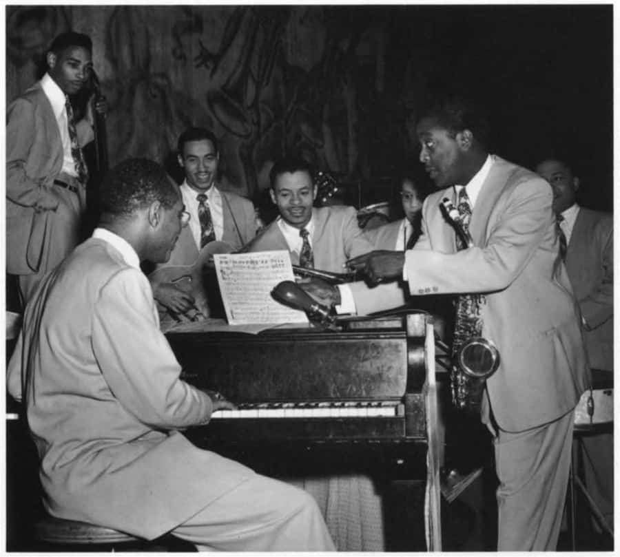 Louis Jordan Performingwith Band Wallpaper