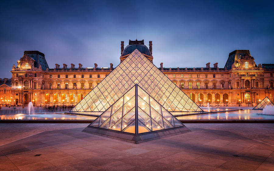 Louvre Palace In France Wallpaper