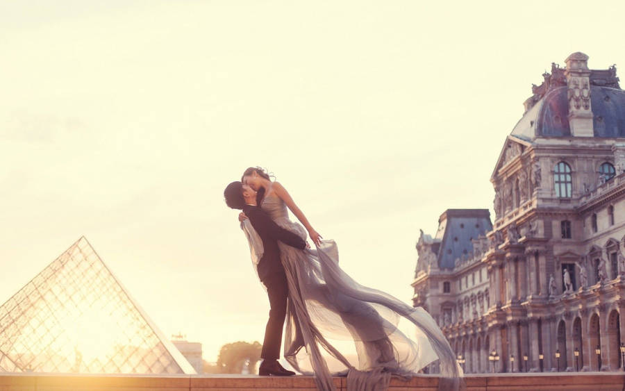 Love Story In Paris Wallpaper