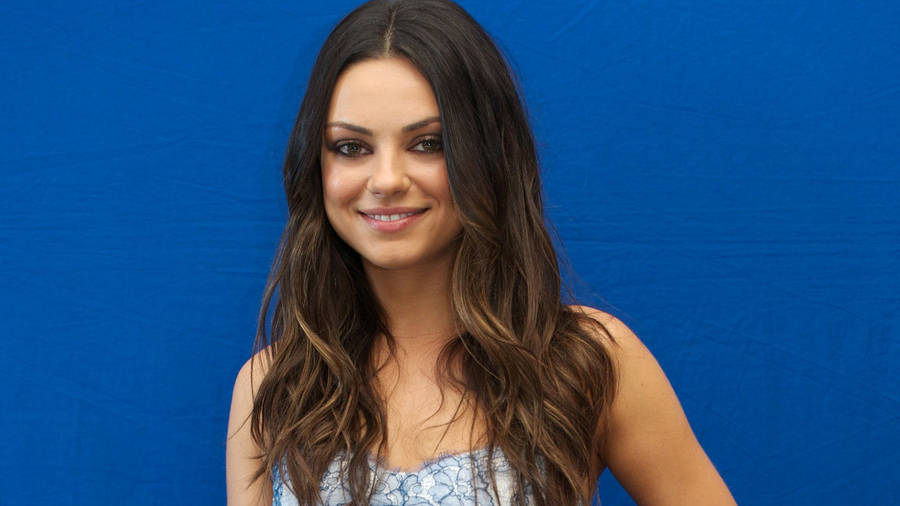 Lovely Actress Mila Kunis Wallpaper