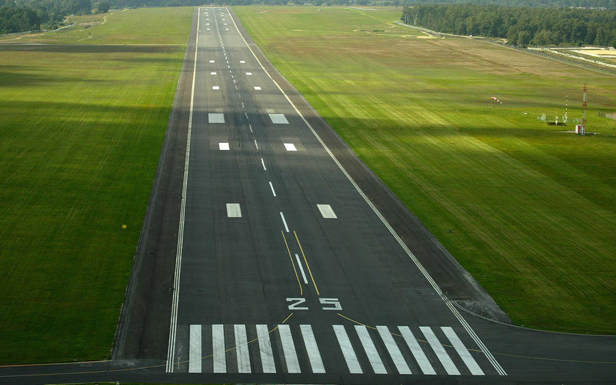 Lovely Airport Runway Wallpaper