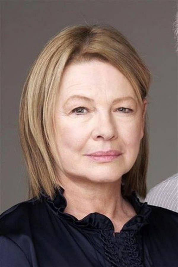 Lovely American Actress Dianne Wiest Closeup Portait Wallpaper