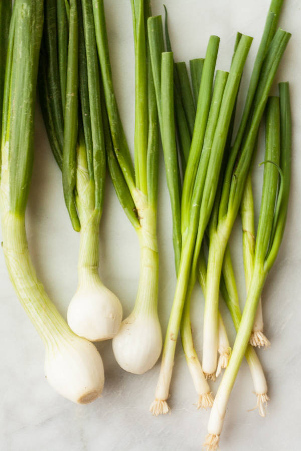 Lovely Flat Lay Green Onion Bulbs Wallpaper