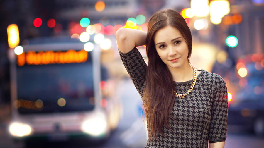 Lovely Girl In The City Wallpaper