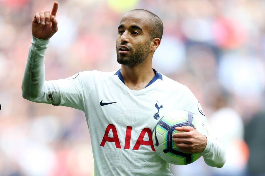 Lucas Moura In Action - Dynamic Footballer Of Tottenham Hotspur Wallpaper