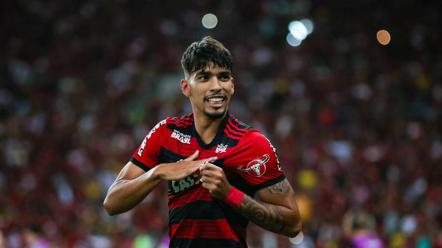 Lucas Paquetá Rubbing Football Jersey Wallpaper