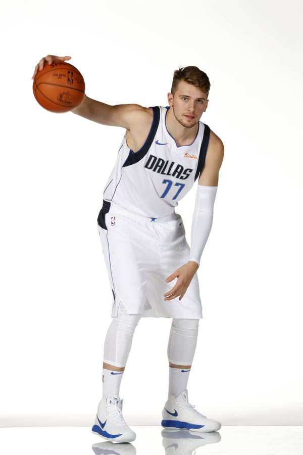 Luka Doncic Nba Dallas Wallpaper