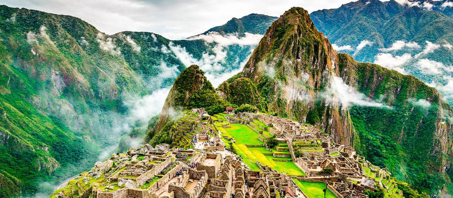 Machu Picchu In Peru Wallpaper