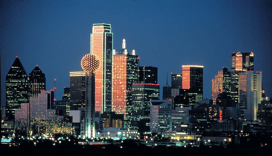 Magnificent Skyline Of Dallas, Texas Wallpaper