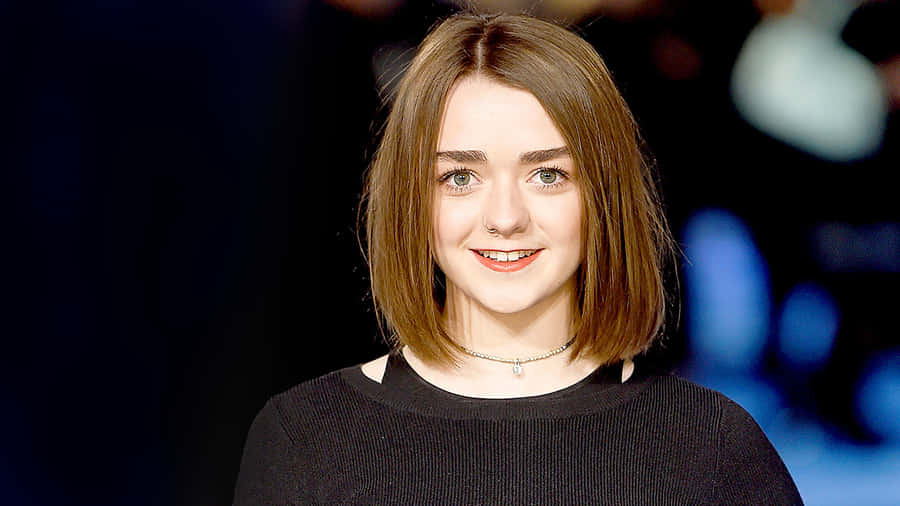 Maisie Williams Donning A Chic Ensemble Wallpaper