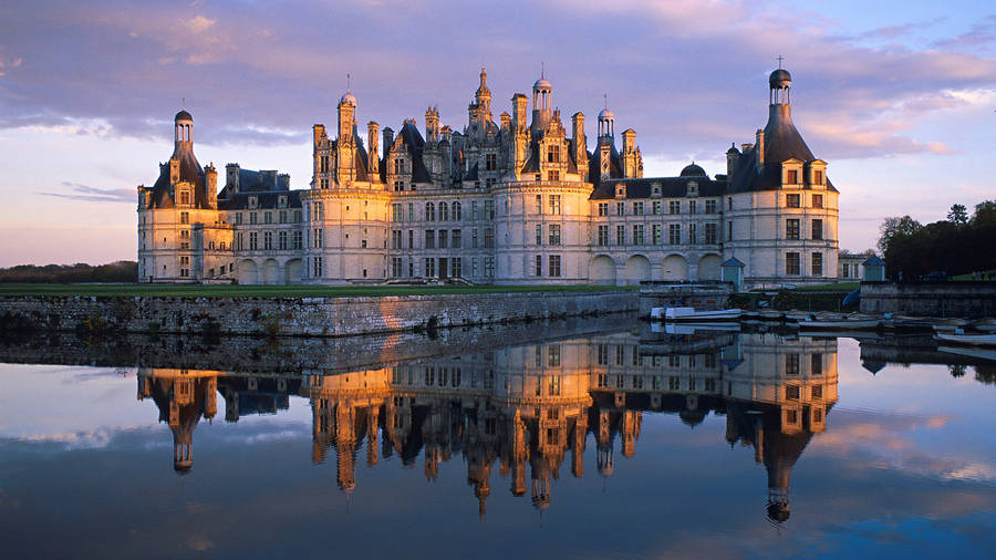 Majestic Chambord Castle In France Wallpaper