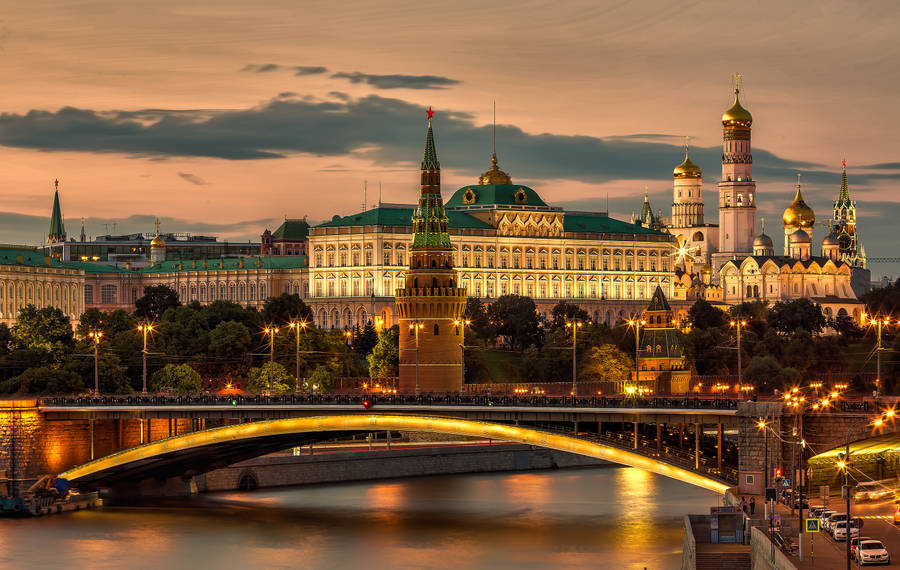 Majestic Night View Of Moscow Kremlin, Russia Wallpaper