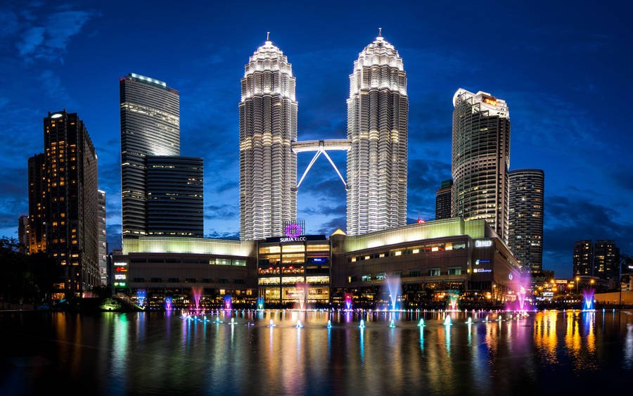 Majestic Petronas Towers In Malaysia Wallpaper
