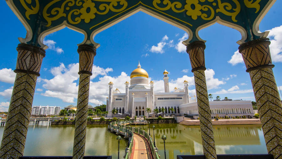 Majestic Pillars Of Brunei Mosque Wallpaper