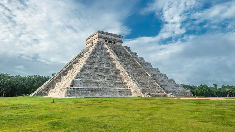 Majestic Pyramid Of Yucatan Wallpaper