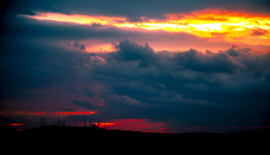 Majestic Red And Orange Sky Wallpaper